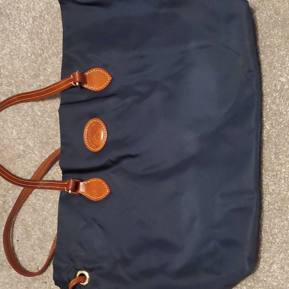 Dooney & Bourke shoulder purse